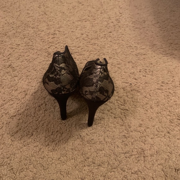 Lace High Heels - Picture 3 of 3